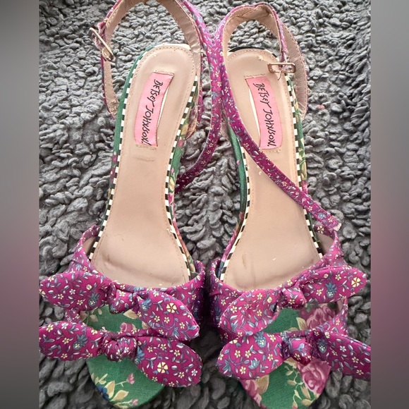 Betsey Johnson Shoes - Betsy Johnson Sweetie Open Toe Sandals Heels Women's Size 5.5 Floral Design